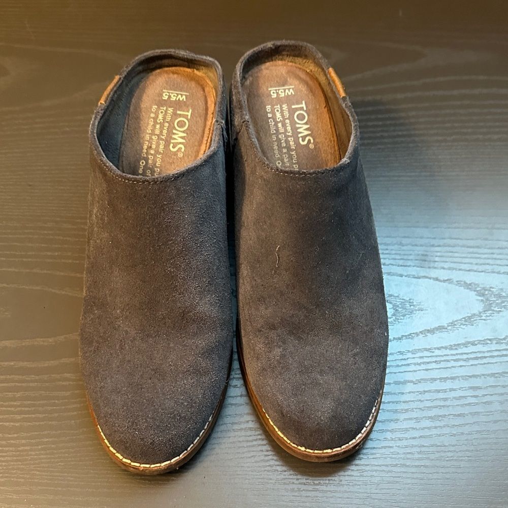 TOMS Men's Dark Gray Suede Loafers